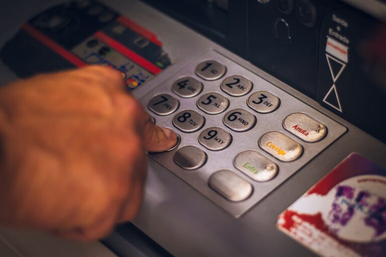 Ciberseguridad para Bancos y Fintech en Ecuador Normativas 2026