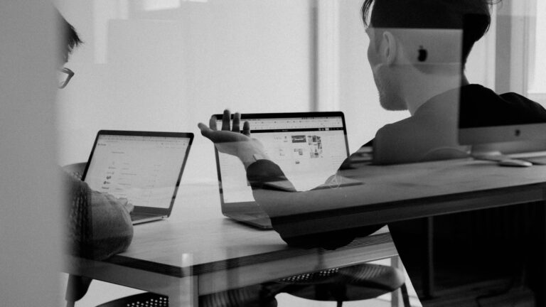 Asistente Virtual para Empresas en Quito 2026: cómo contratar el tuyo sin equivocarte