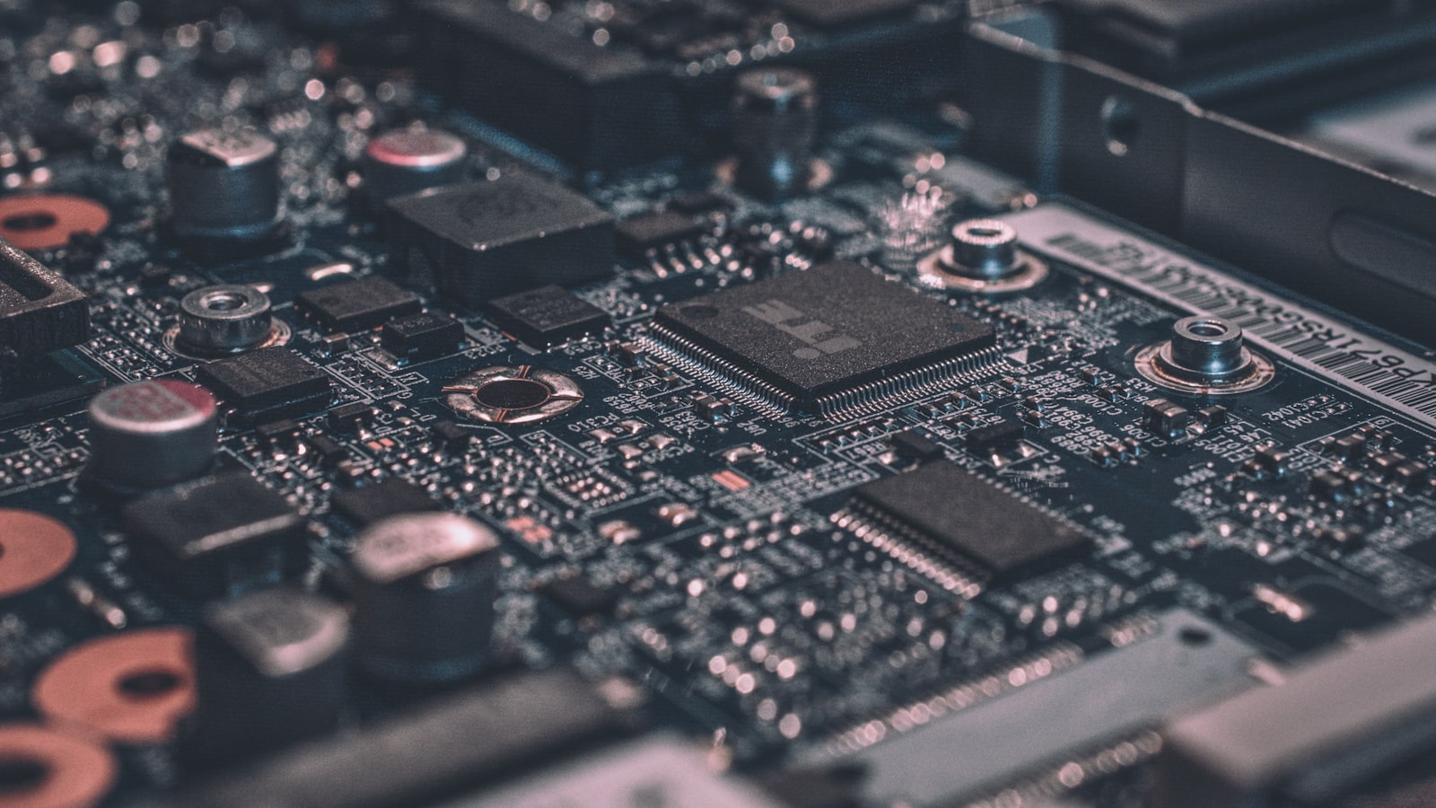 Automatizaciones para empresas en Quito: workflows n8n y GHL Blue Nova