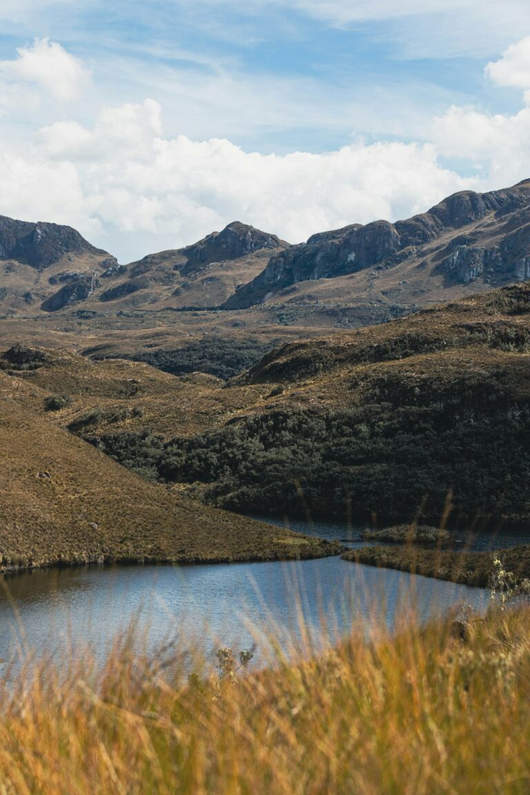 Lagunas y montañas del Parque Nacional Cajas cerca de Cuenca Ecuador