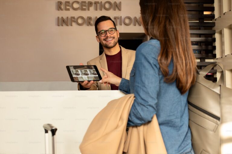 Chatbot Bilingue para Hoteles en Ecuador 2026