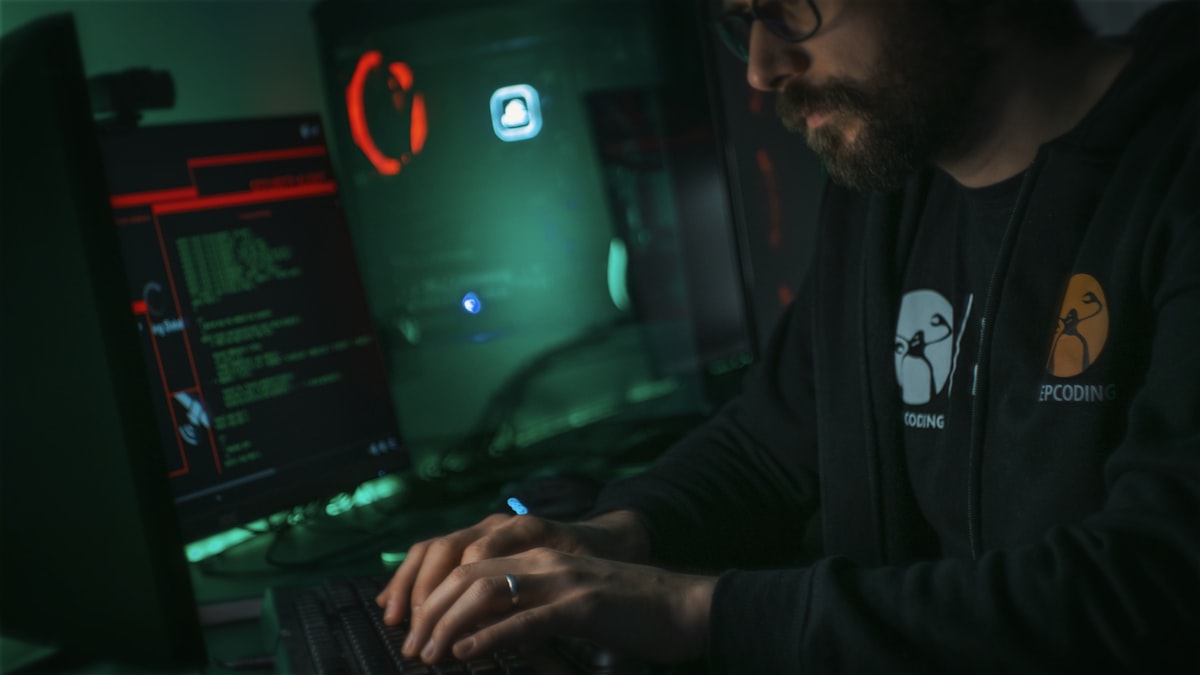 Monitoreo automatizado ciberseguridad inteligencia artificial PYMES Ecuador