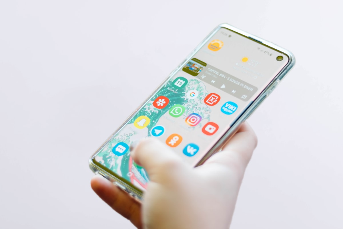 Comparacion PWA vs app nativa vs multiplataforma para negocios en Ecuador