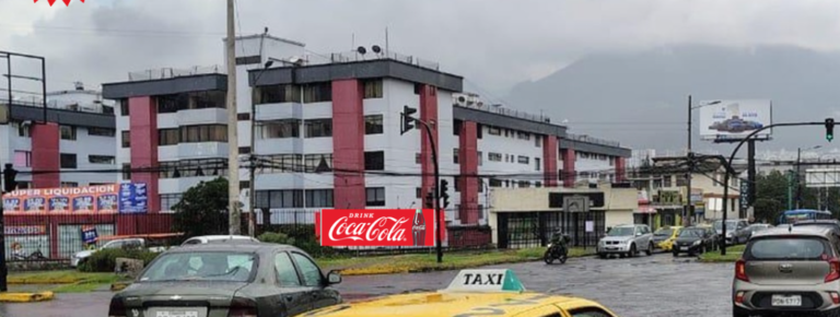 Valla publicitaria 8x2 m en Av. 6 de Diciembre y Río Coca diagonal a Terminal de buses Río Coca Quito norte