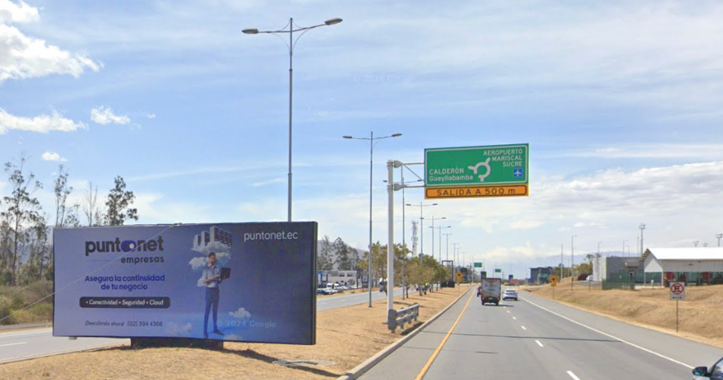 Valla publicitaria 7x2 m en corredor de acceso al Aeropuerto Internacional Mariscal Sucre Tababela Quito