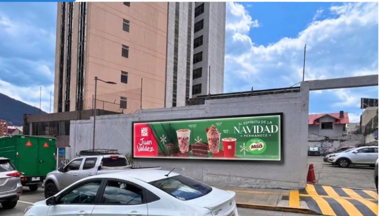 Valla Publicitaria Av. Colón UDLA Colón frente Baca Ortiz Quito