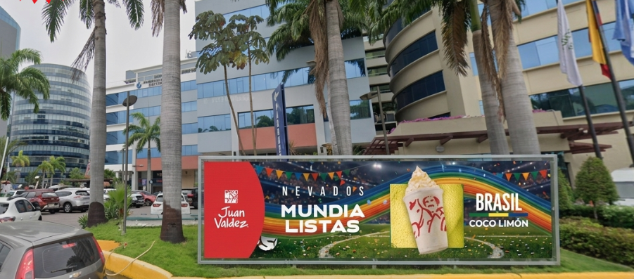Valla publicitaria 7x2 m en Av. Juan Tanca Marengo Guayaquil frente al Wyndham Garden junto a Mall del Sol con publicidad de FIFA Mundial 2026