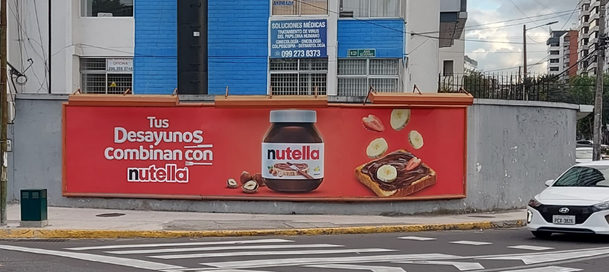 Valla publicitaria 9x2 m en el ingreso al Túnel Guayasamín Plaza Argentina Quito con publicidad Nutella Combinan con Nutella