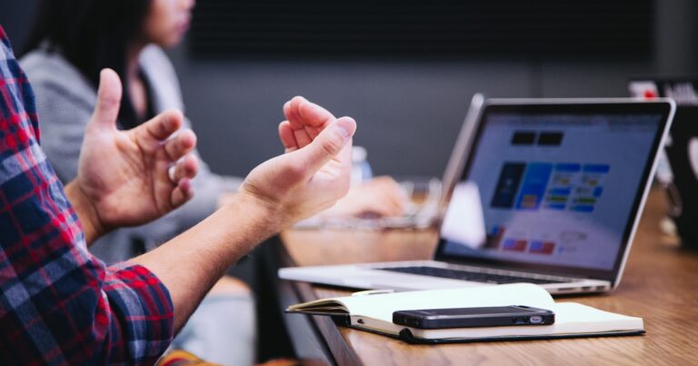 Contratar un servicio de blogs SEO: qué debe incluir y qué preguntar